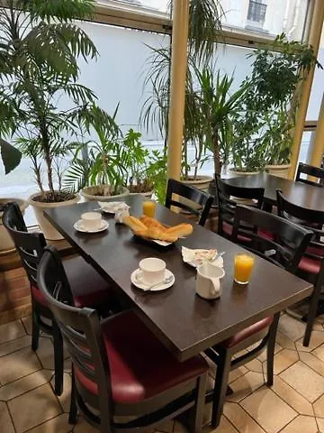 جاري كونفور * باريس